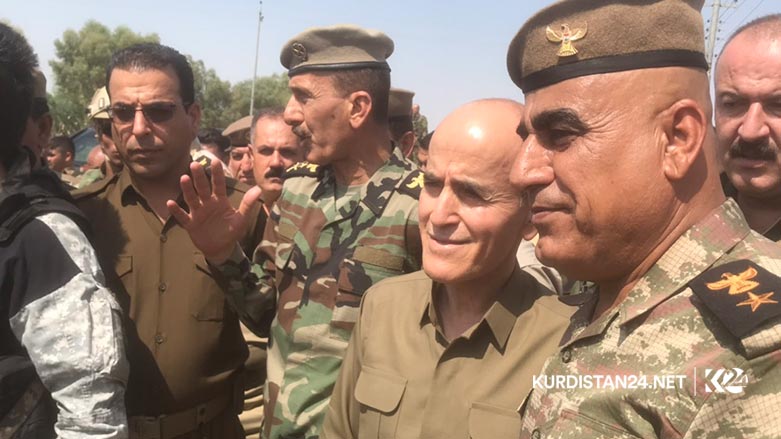 به‌ وێنه‌.. وه‌زیری پێشمه‌رگه‌ سه‌نگه‌ره‌كانی به‌رگری به‌سه‌ر كرده‌وه‌